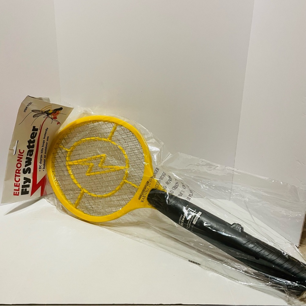 Electronic Handheld Fly Swatter Zap Them Bugs Yellow Bug Zapper Battery Operated